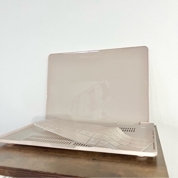 NWOT Unused Light Pink Blush Hardcase Laptop Cover w Keyboard Cover 12x8.5 In - Picture 2 of 8